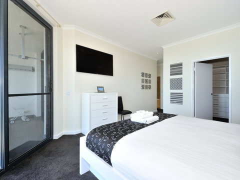 Nautilus By Rockingham Apartments - Accommodation Cairns 3