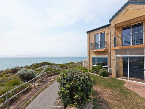 Caravel Beach House Mandurah - Accommodation Cairns 0