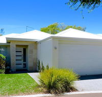 Contemporary Cove - Quindalup - Accommodation Cairns