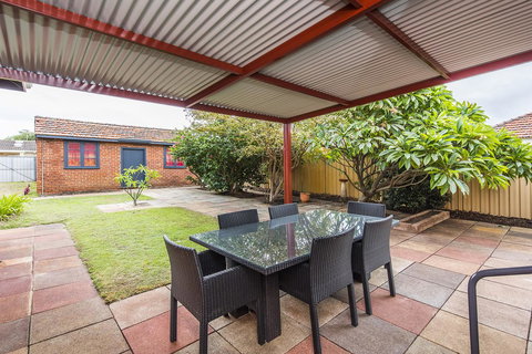 Big House Heated Pool 11 Beds Como / South Perth / Applecross - Accommodation Cairns 26