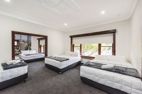 Big House Heated Pool 11 Beds Como / South Perth / Applecross - Accommodation Cairns 17