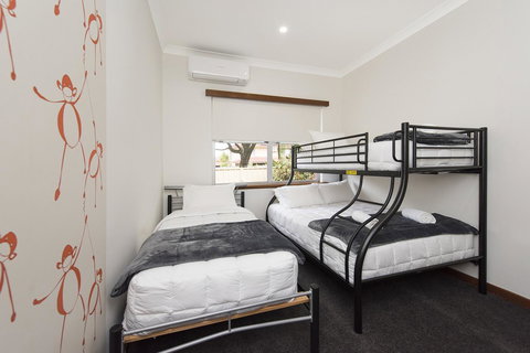 Big House Heated Pool 11 Beds Como / South Perth / Applecross - Accommodation Cairns 18