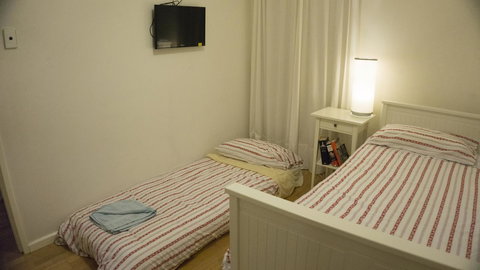 Relax, Bright & Airy Garden Villa - Accommodation Cairns 10