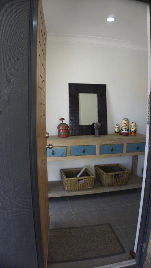 Relax, Bright & Airy Garden Villa - Accommodation Cairns 7