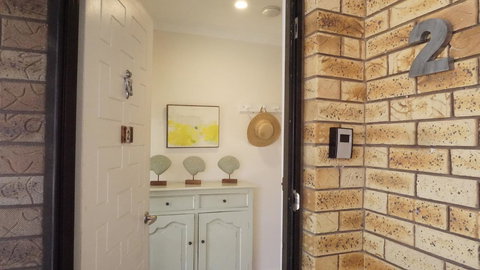 Relax, Bright & Airy Garden Villa - Accommodation Cairns 14