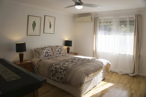 Relax, Bright & Airy Garden Villa - Accommodation Cairns 3