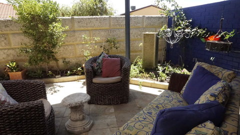 Relax, Bright & Airy Garden Villa - Accommodation Cairns 0