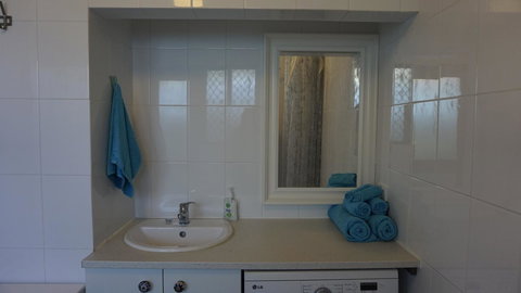 Relax, Bright & Airy Garden Villa - Accommodation Cairns 42