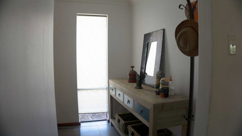 Relax, Bright & Airy Garden Villa - Accommodation Cairns 21