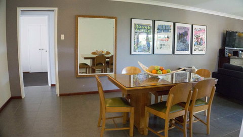 Relax, Bright & Airy Garden Villa - Accommodation Cairns 15