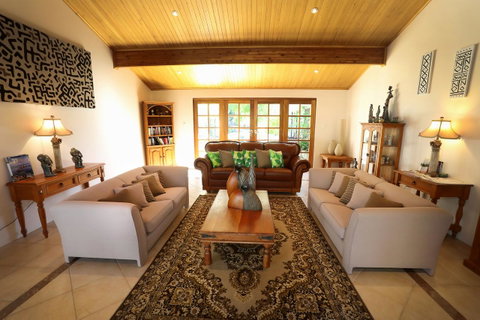 Nivalis Bed And Breakfast - Accommodation Cairns 0