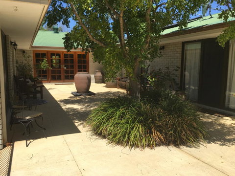 Nivalis Bed And Breakfast - Accommodation Cairns 10