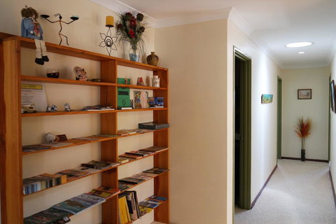 Eleebana Guest House - Accommodation Cairns 42