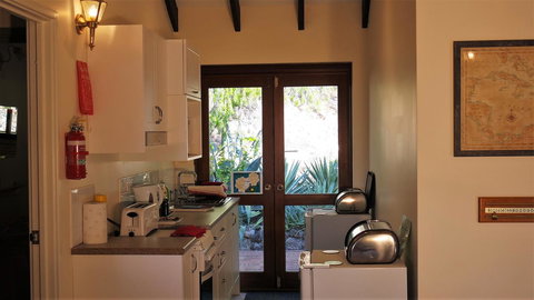 Eleebana Guest House - Accommodation Cairns 21