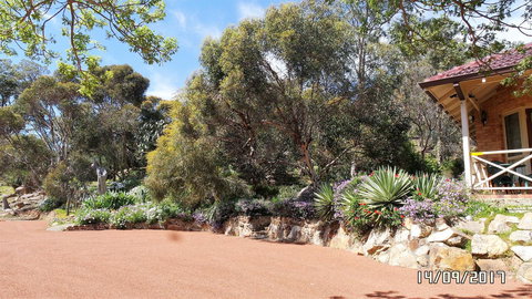 Eleebana Guest House - Accommodation Cairns 10