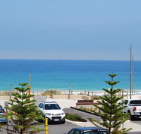 Absolute Beachfront Scarborough - Accommodation Cairns