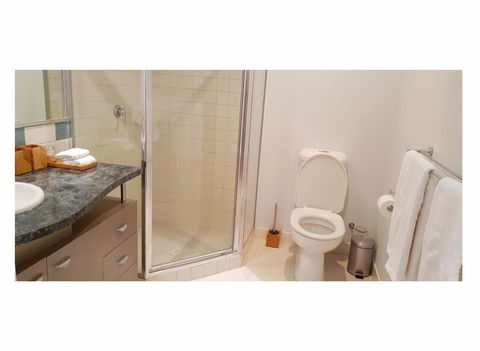 Stylish 1BDR Unit In The Heart Of Subiaco - Accommodation Cairns 9