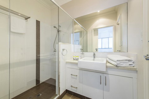 Dolphin Quay Apartments - Accommodation Cairns 40