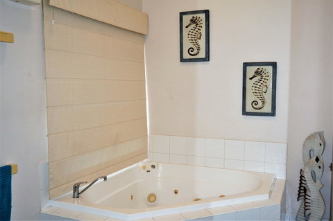 Osprey Holiday Village Unit 213 1 Bedroom - Accommodation Cairns 6