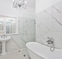 Heart of Claremont Gem - Free WiFi - Accommodation Cairns