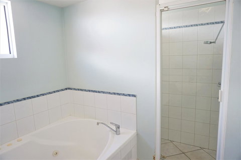 Osprey Holiday Village Unit 120 - Plenty Of Room For A Large Family - Accommodation Cairns 12