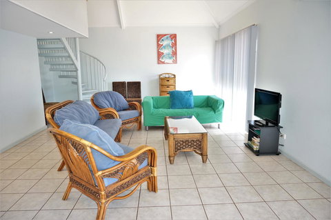 Osprey Holiday Village Unit 120 - Plenty Of Room For A Large Family - Accommodation Cairns 3