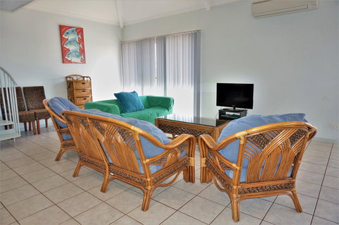 Osprey Holiday Village Unit 120 - Plenty Of Room For A Large Family - Accommodation Cairns 2