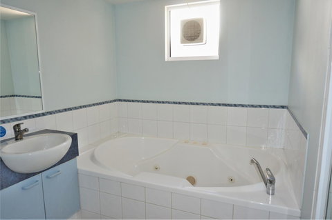 Osprey Holiday Village Unit 120 - Plenty Of Room For A Large Family - Accommodation Cairns 13