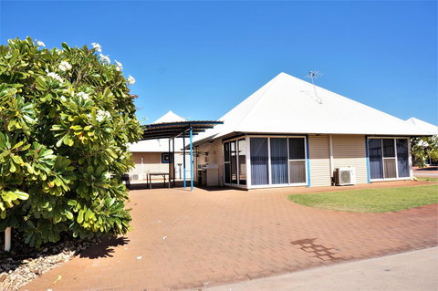 Osprey Holiday Village Unit 120 - Plenty Of Room For A Large Family - Accommodation Cairns 1