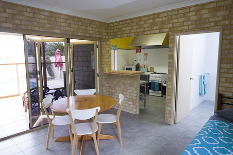 Lancelin Lodge - Accommodation Cairns 1