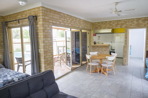 Lancelin Lodge - Accommodation Cairns 26