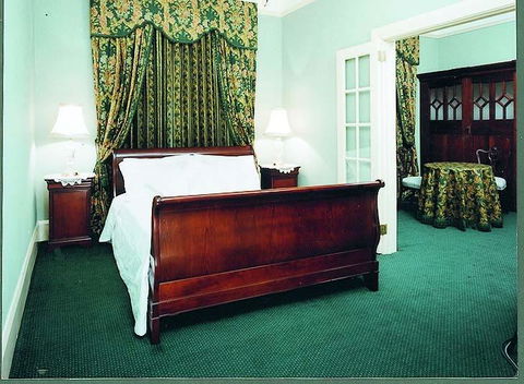 Clifton Motel & Grittleton Lodge - Accommodation Cairns 2