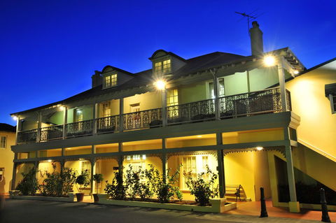 Clifton Motel & Grittleton Lodge - Accommodation Cairns 0
