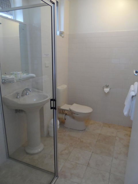 Clifton Motel & Grittleton Lodge - Accommodation Cairns 24