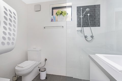 Gorgeous 26 1 Bed Designer Fitout Perfect Location - Accommodation Cairns 29