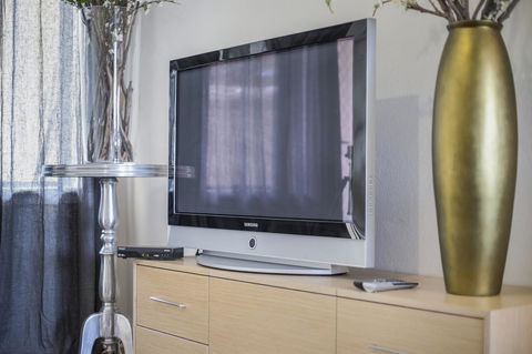 Gorgeous 26 1 Bed Designer Fitout Perfect Location - Accommodation Cairns 3