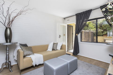 Gorgeous 26 1 Bed Designer Fitout Perfect Location - Accommodation Cairns 23