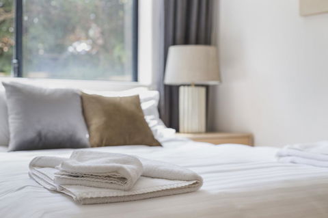 Gorgeous 26 1 Bed Designer Fitout Perfect Location - Accommodation Cairns 4