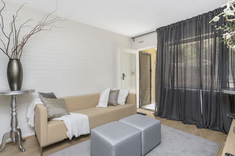 Gorgeous 26 1 Bed Designer Fitout Perfect Location - Accommodation Cairns 8