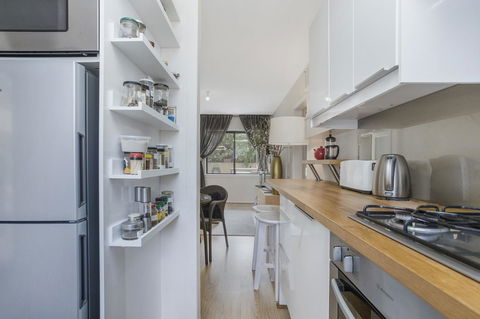 Gorgeous 26 1 Bed Designer Fitout Perfect Location - Accommodation Cairns 7