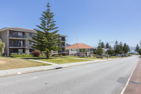 Cottesloe Marine Apartment - Executive Escapes - Accommodation Cairns 17