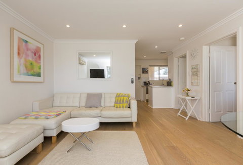 Cottesloe Beach Pines Apartment - Accommodation Cairns 1
