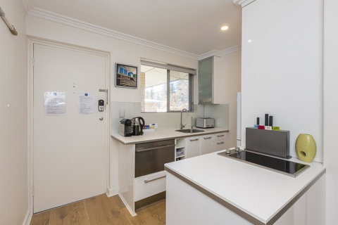Cottesloe Beach Pines Apartment - Accommodation Cairns 3