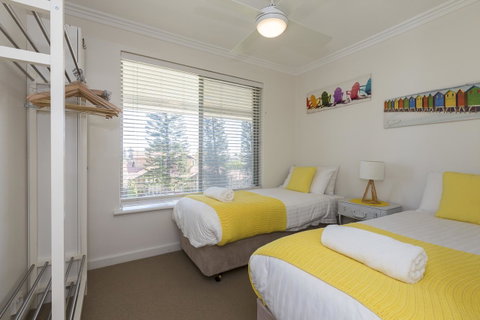 Cottesloe Beach Pines Apartment - Accommodation Cairns 8