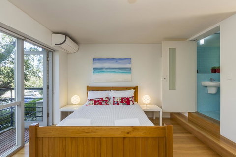 Cottesloe Tree Top Studio - Executive Escapes - Accommodation Cairns 8
