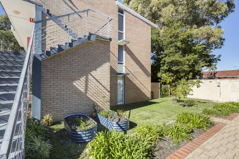 Cottesloe Tree Top Studio - Executive Escapes - Accommodation Cairns 9