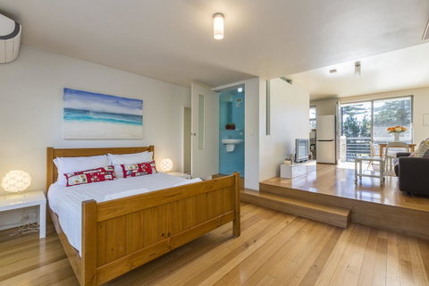 Cottesloe Tree Top Studio - Executive Escapes - Accommodation Cairns 0