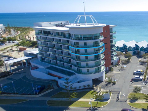 A 406 FANTASTIC OCEAN BEACH And MARINA VIEW APT - MANDURAH - Accommodation Cairns 24