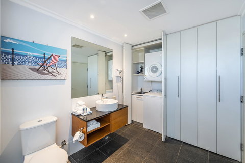 A 406 FANTASTIC OCEAN BEACH And MARINA VIEW APT - MANDURAH - Accommodation Cairns 15