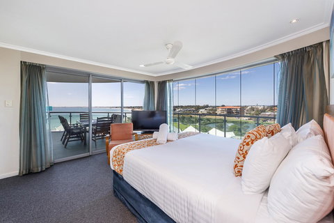 A 406 FANTASTIC OCEAN BEACH And MARINA VIEW APT - MANDURAH - Accommodation Cairns 13